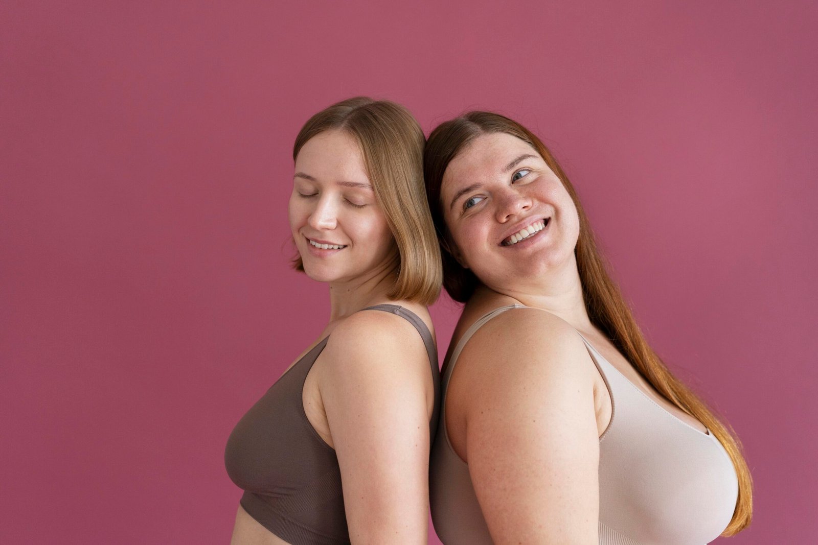 medium-shot-smiley-women-posing